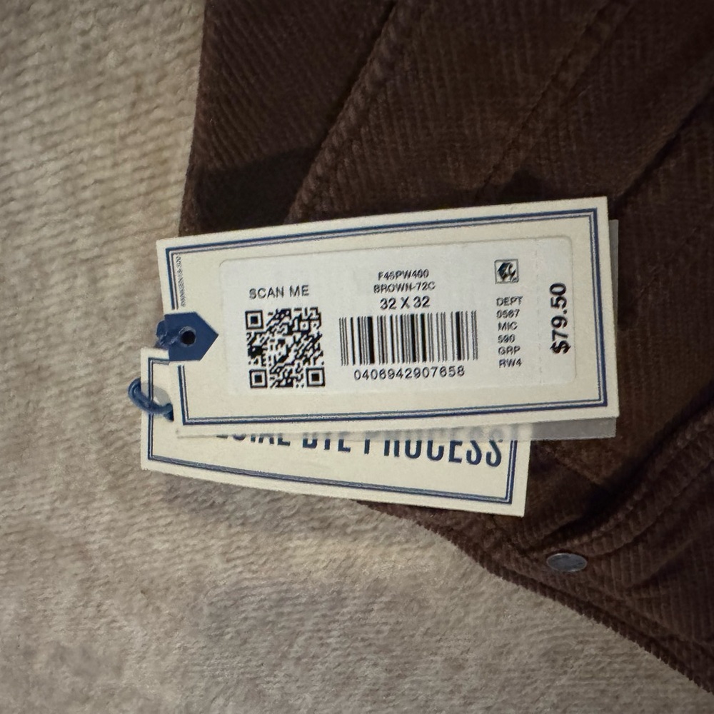 Rown brown corduroy pants.